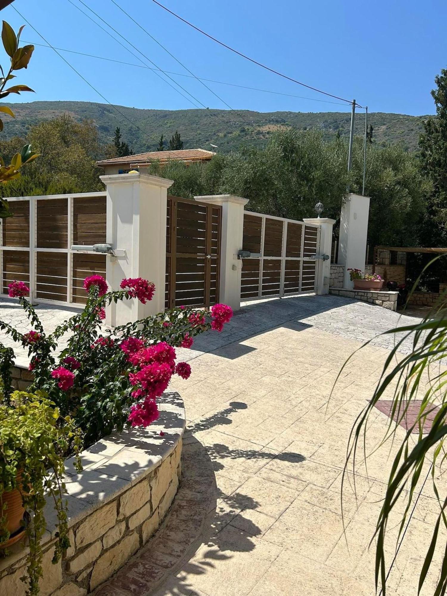 Villa Clairy Mouzákion Esterno foto
